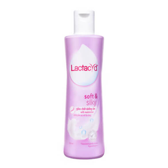 Dung Dịch Vệ Sinh Phụ Nữ Lactacyd Soft and Silky 250ml (Giao mẫu ngẫu nhiên)