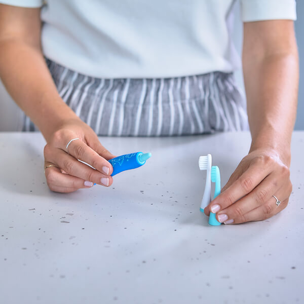 Bàn chải đánh răng silicon cho bé Marcus & Marcus, từ 2 tuổi - Xanh