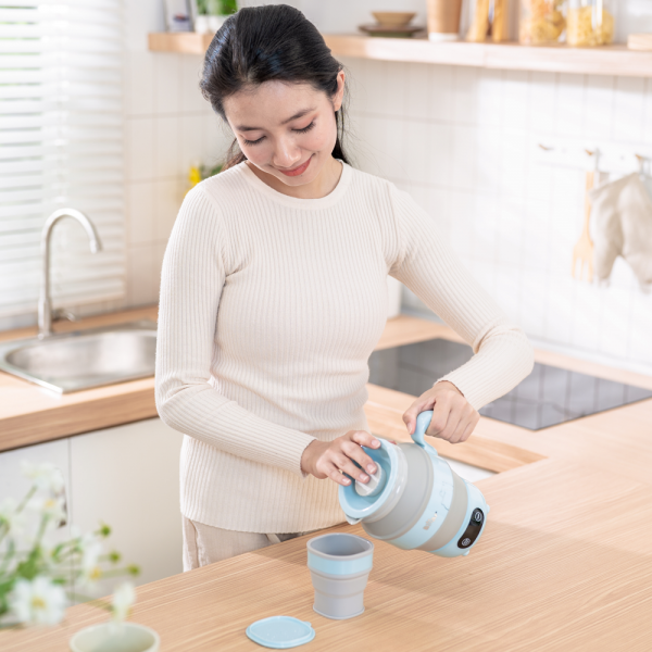 Bình đun nước gấp gọn Bear 0.6L (ZDH-A06G1, CC)