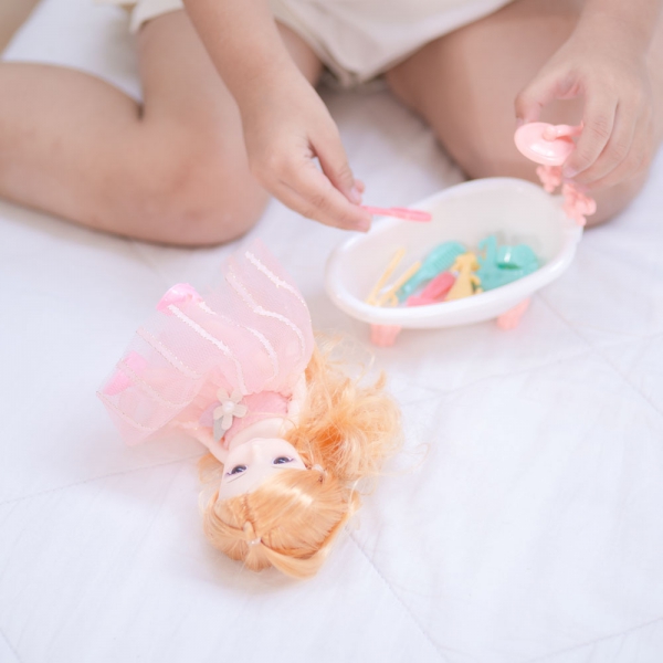 Bộ búp bê kèm bồn tắm và phụ kiện cho bé CY518970
