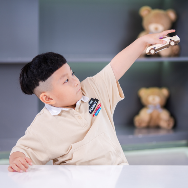 Điện thoại ô tô 2 trong 1 có nhạc, đèn JS056798 (Kem)