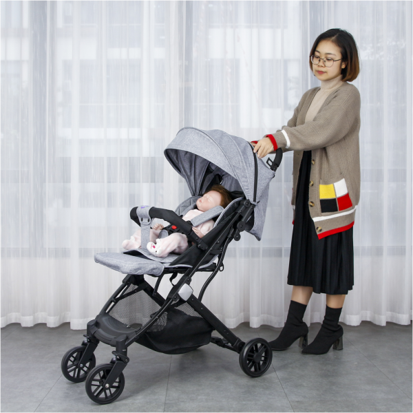 Xe đẩy du lịch gấp gọn tích hợp tay kéo Mastela HN-275 (màu ghi)