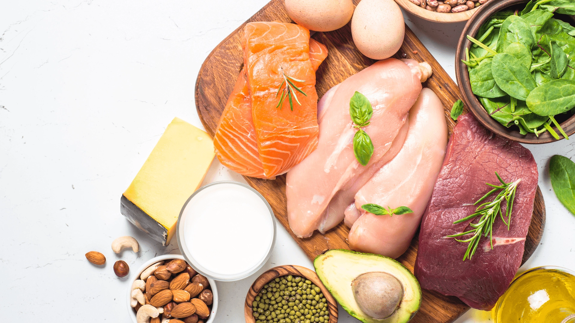 Chế độ dinh dưỡng cho mẹ sau sinh giúp đủ sữa cho con bú