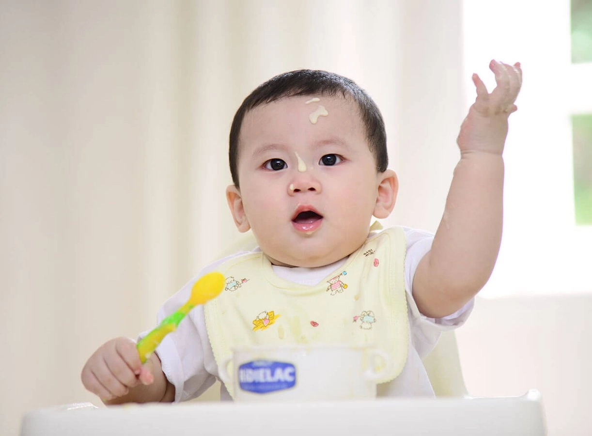 Tham khảo lịch ăn dặm cho bé 9 tháng đơn giản