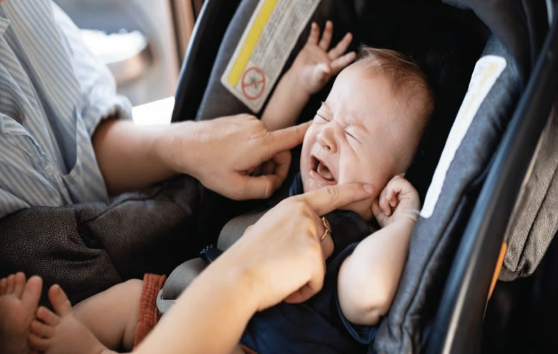 Mách ba mẹ cách giúp trẻ ngồi ngoan trên ghế ô tô khi đi xe hơi