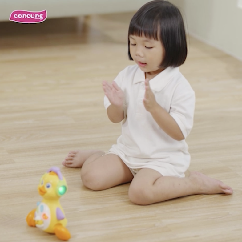 Đồ chơi chú vịt vàng vui nhộn có nhạc và đèn YN490277