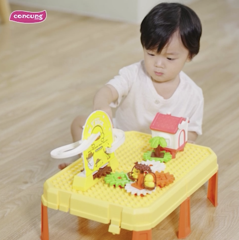 Vali xếp hình vịt chơi cầu trượt và bánh răng chuyển động kèm ngôi nhà có nhạc đèn 2in1 CY529325