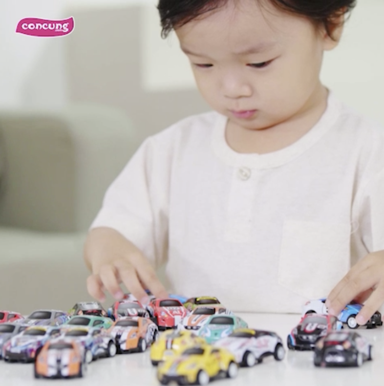 Bộ xe đua gồm 21 xe Die-cast đa màu CY517232