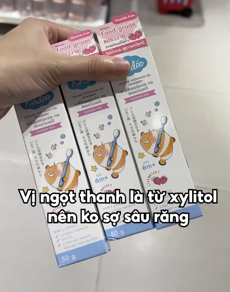 Nên chọn cho bé kem đánh răng chứa ít Flouride