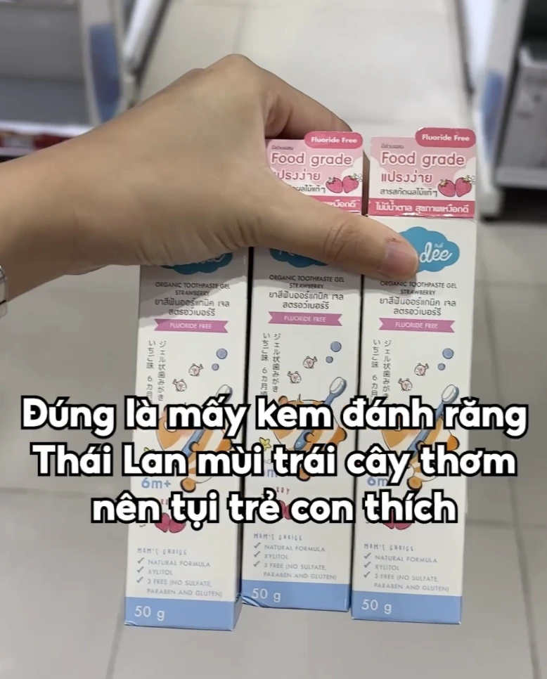 Kem đánh răng Thái Lan mùi trái cây siêu thơmm