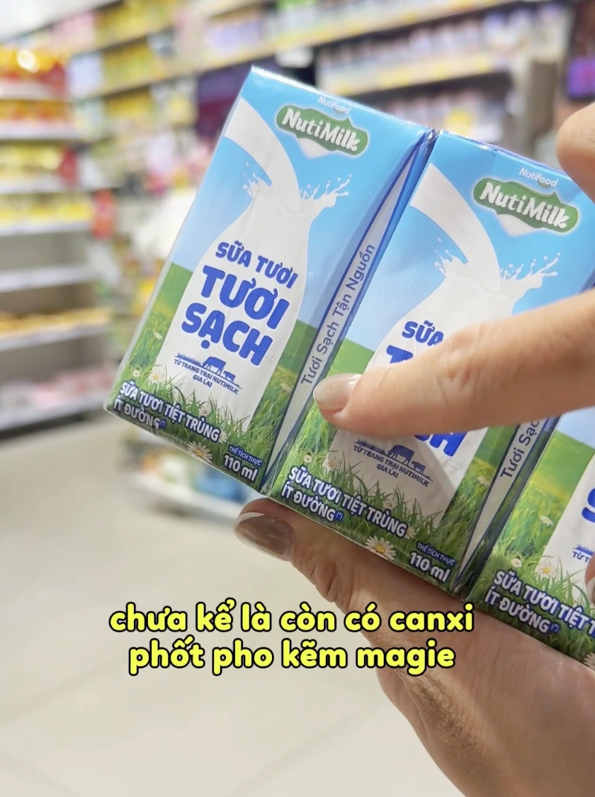 Sữa sạch lấy trực tiếp từ nông trại Nutimilk