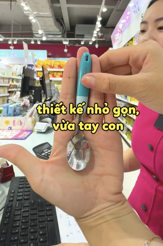 Muỗng Inox cho bé Animo, thiết kế nhỏ gọn vừa tay 